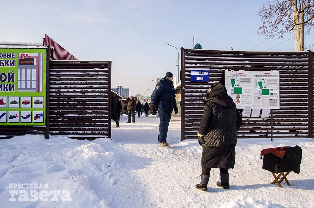 Торговля на брестском авторынке в большой мороз. Фото: , "Брестская газета"