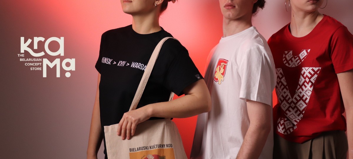 Беларуская моладзь у цішотках з нацыянальнымі сімваламі і торбай з надпісам «Bielaruski kuĺturny kod» у інтэр’ернай фотасесіі The Krama.