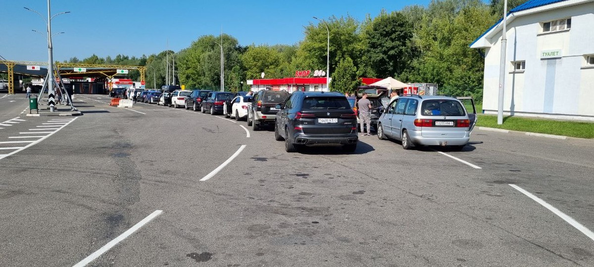 Автомобильные очереди внутри пункта пропуска «Брест»