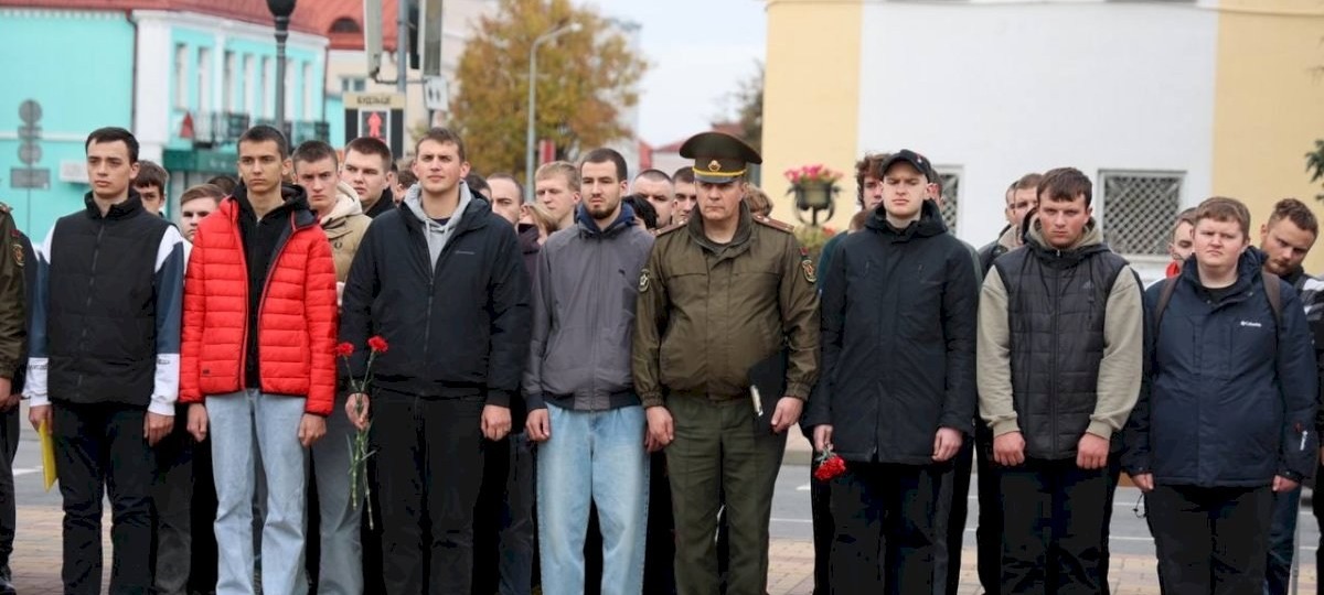 Прызыў у войска зрабілі ідэалагічным шоў