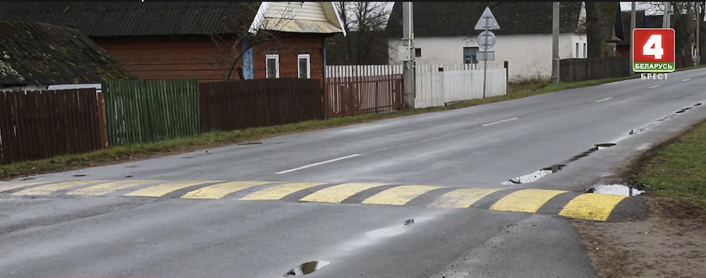 Искусственная неровность в деревне Чемелы Ивацевичского района.