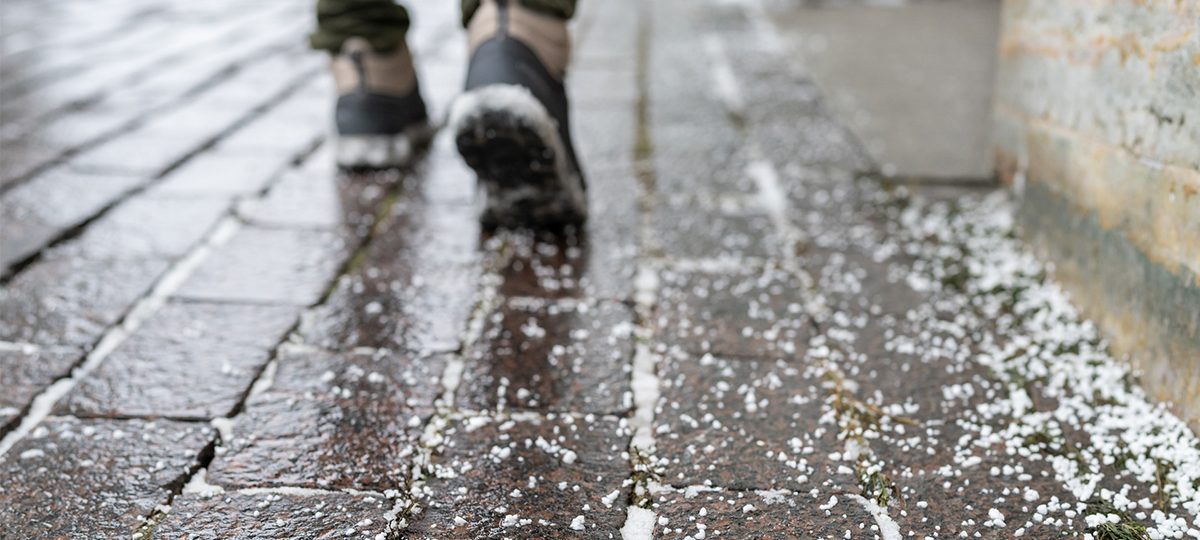 лед на асфальте