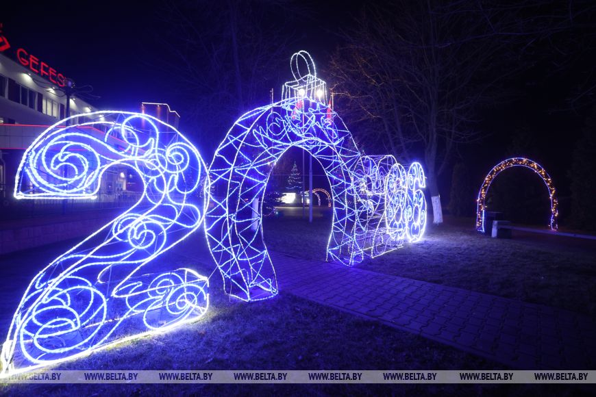 Светящиеся инсталляции около предприятия Gefest в Бресте.