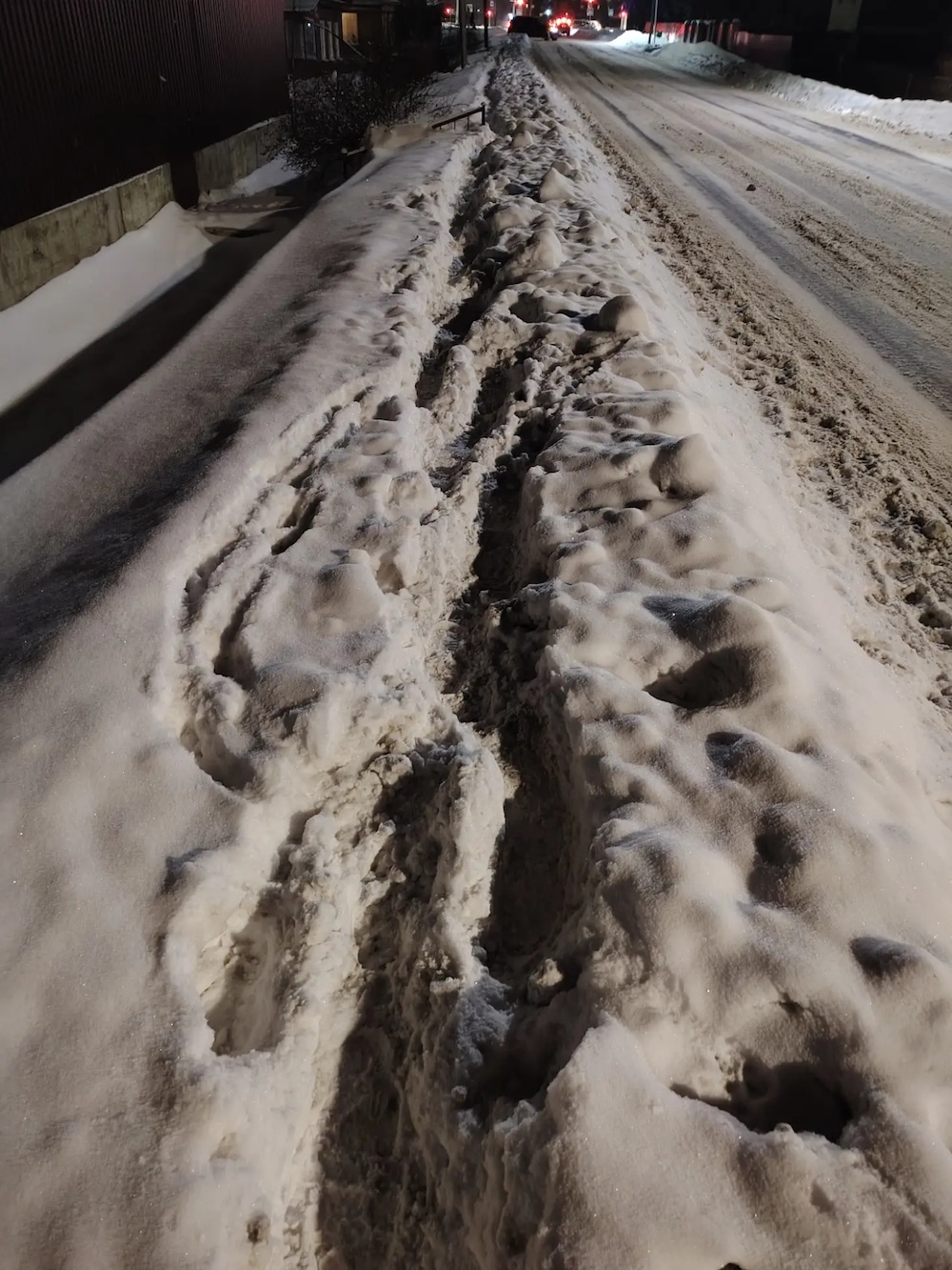 Состояние тротуара по 14-ой Полоцкой в Витебске. Фото: TikTok