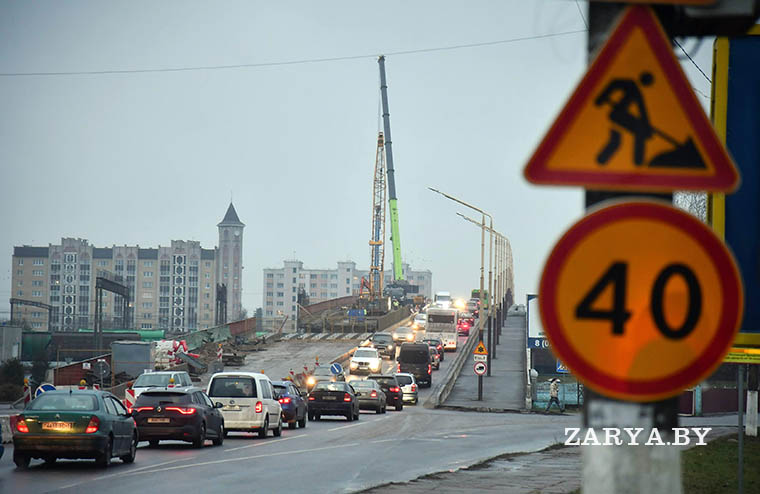 Реконструируемый мост в Барановичах.