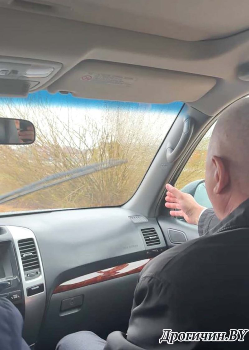 Председатель Дрогичинского райисполкома в служебном авто инспектирует город