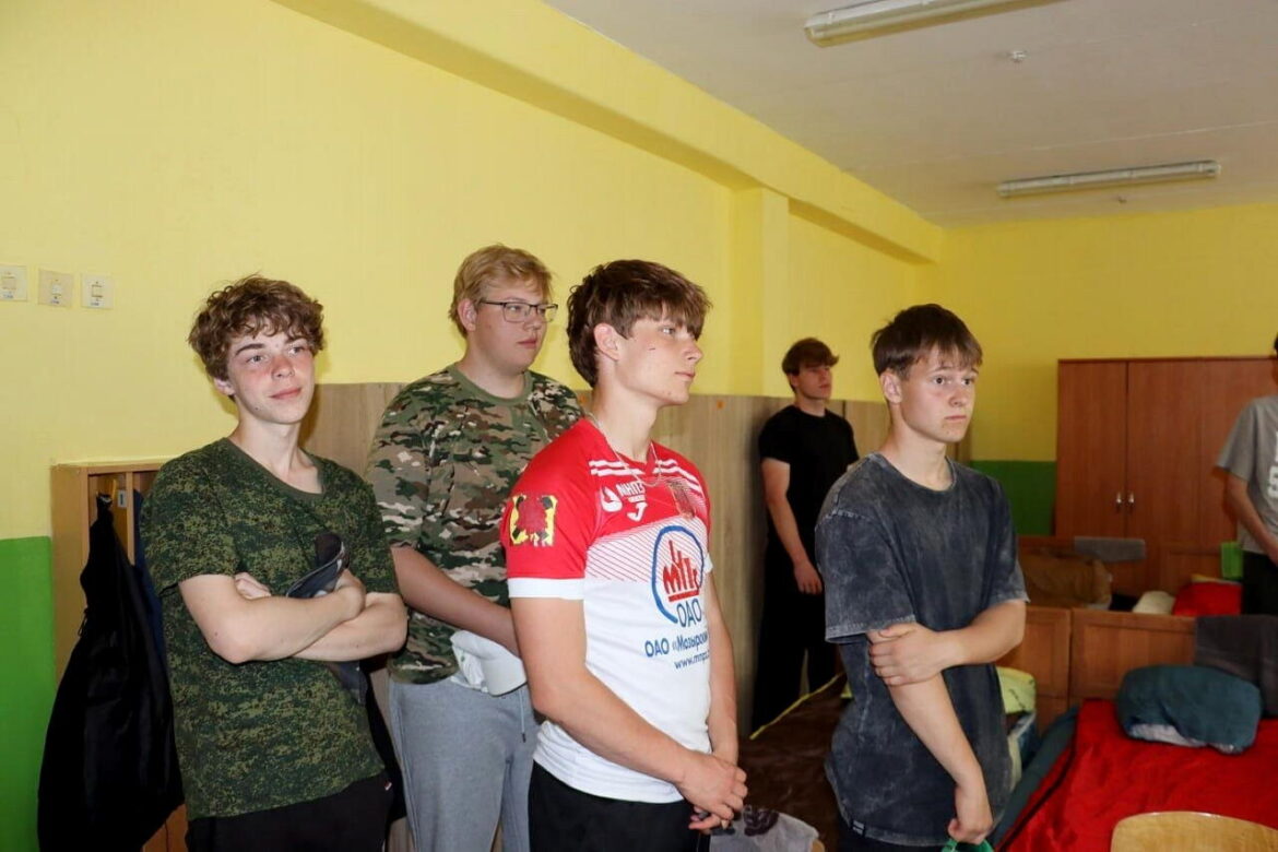школьнікі ў камуфляжы