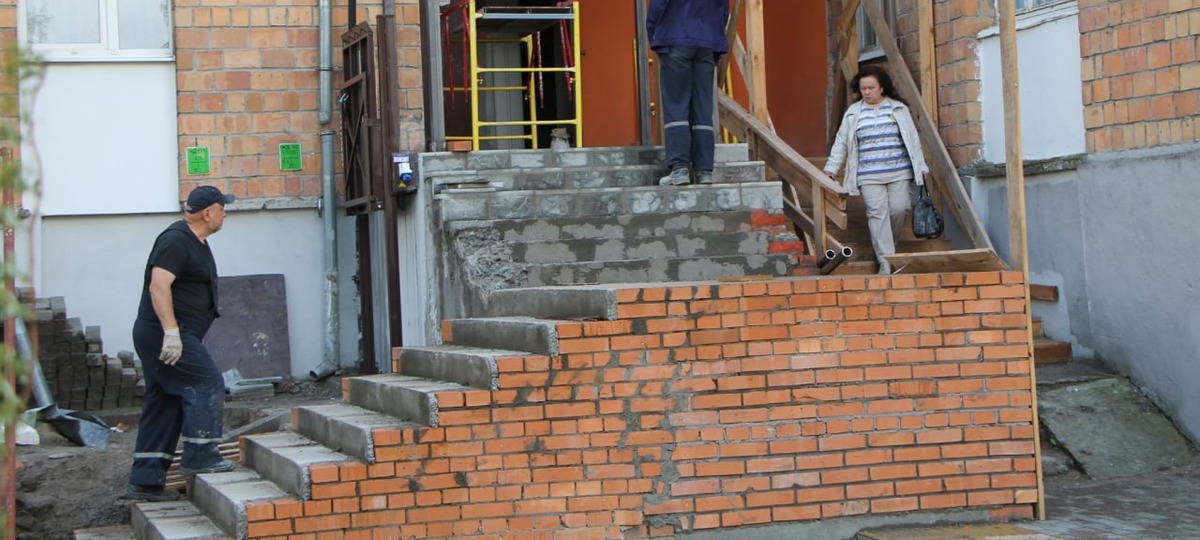 Новое крыльцо в одном из домов Пинска. Фото: Пинский вестник