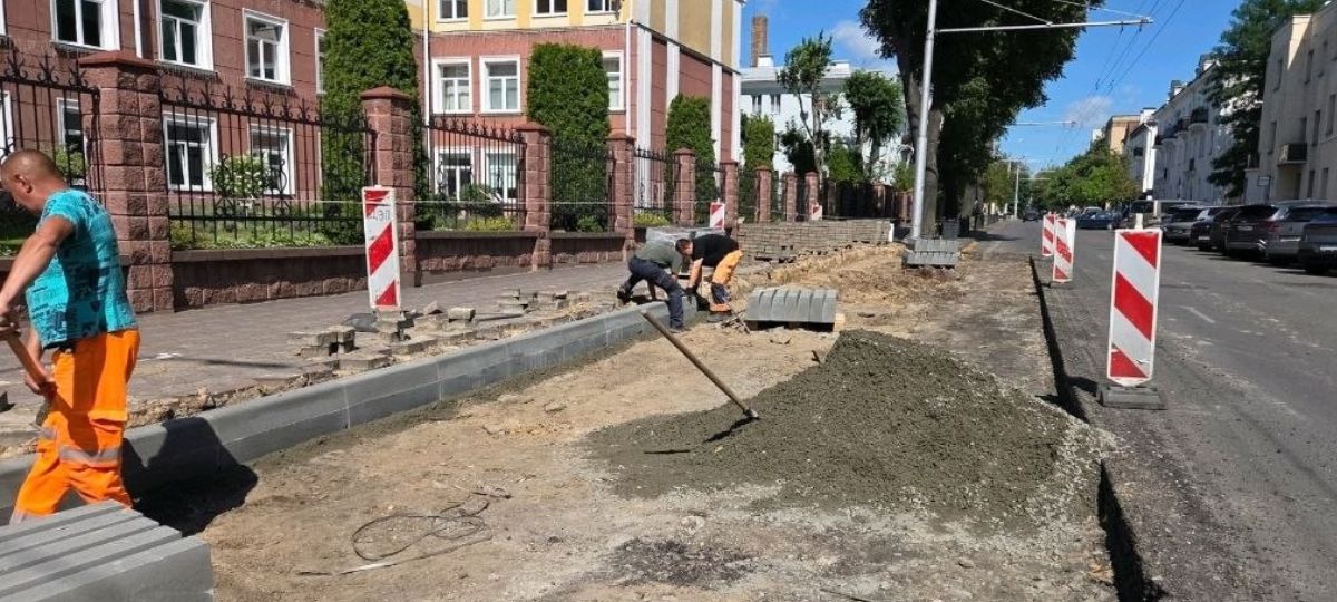 Благоустройство территории около гимназии №1 в Бресте