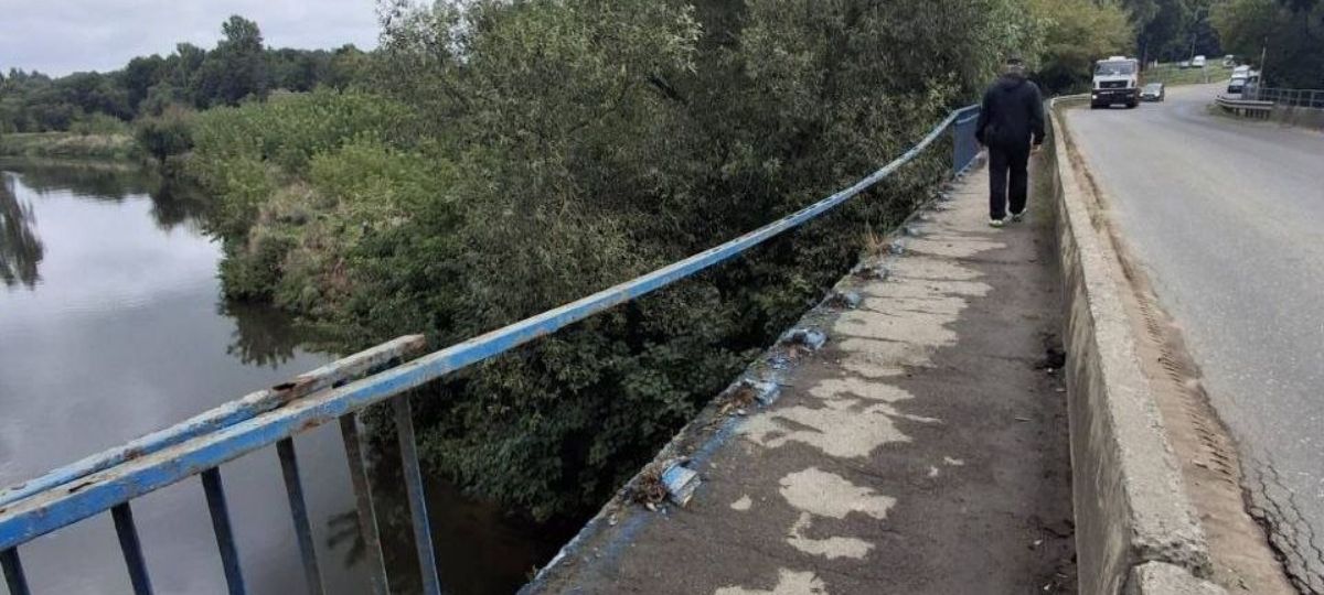 Часть обрушившегося моста через Свислочь в Новом Дворе
