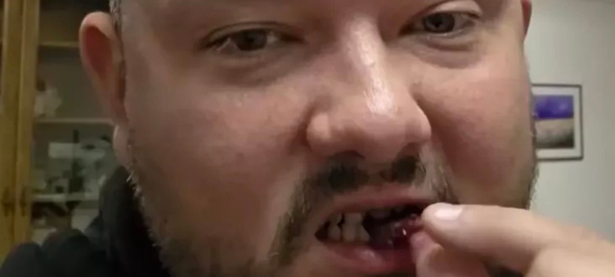 Провластный блогер ПалВаныч ест зубрятину