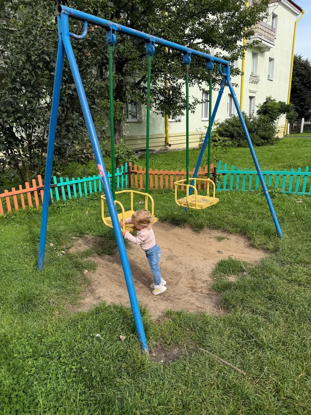 Детская площадка в одном из дворов в Гродно.